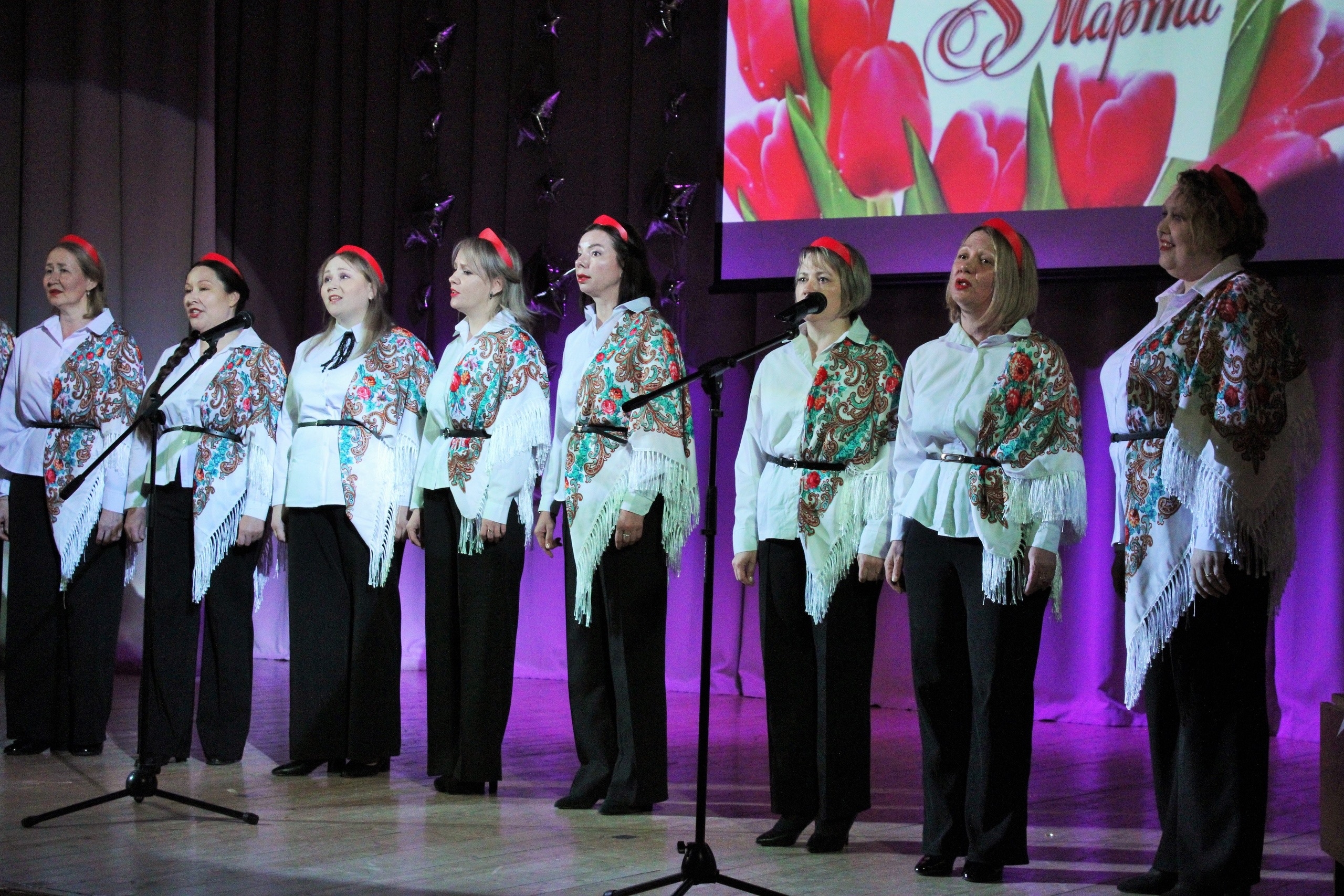 Вчера в нашей школе было особенно тепло и солнечно!.