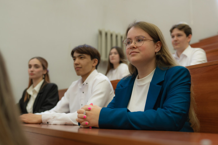 За 5 дней около 37,4 тысячи заявлений подано в педвузы Минпросвещения России, более 45 тысяч – в колледжи и техникумы.