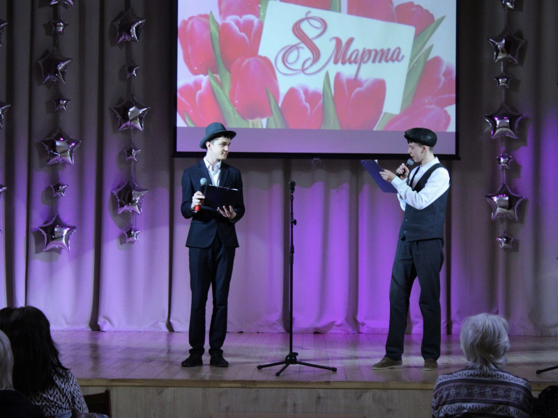 Вчера в нашей школе было особенно тепло и солнечно!.